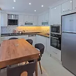 Villa Twins Minta